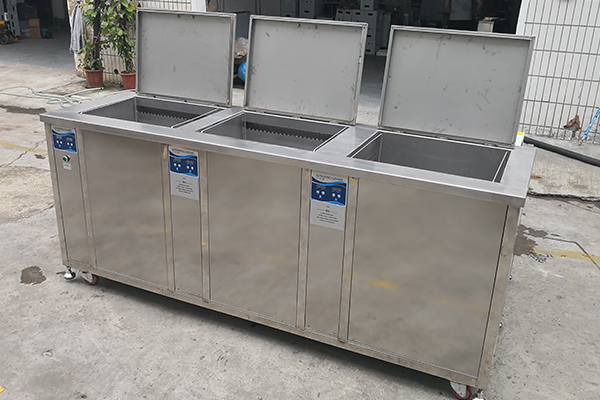 Multi-tank ultrasonic cleaning machine