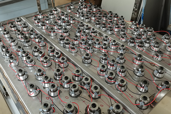 Ultrasonic cleaning machine vibration head