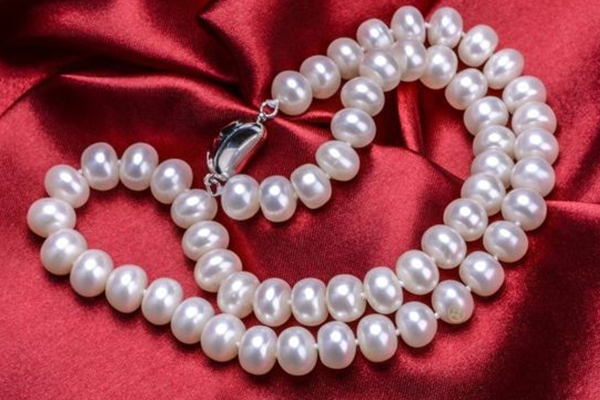 Pearl necklace