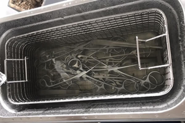 Ultrasonic cleaning machine is cleaning dental instruments